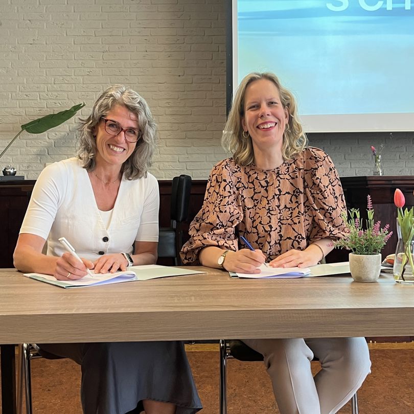 Renate Westering En Mariska Roeters Ondertekenen Samenwerkingsovereenkomst Sichtpunt En Kwadrant